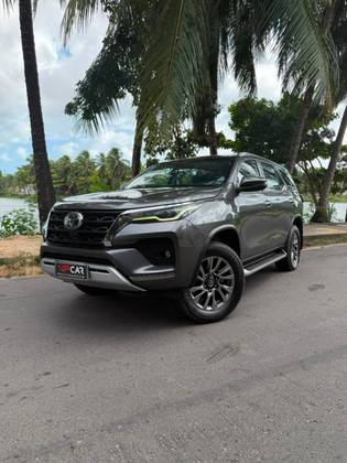 TOYOTA HILUX SW4 2.8 D-4D TURBO DIESEL SRX 7L 4X4 AUTOMÁTICO