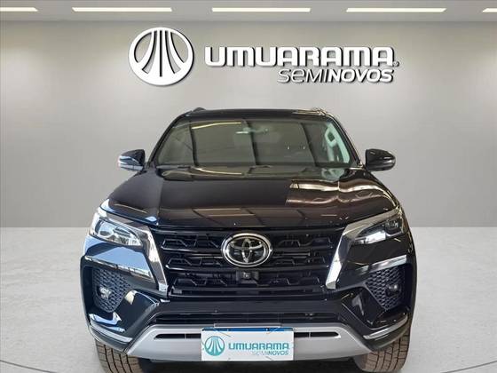 TOYOTA HILUX SW4 2.8 D-4D TURBO DIESEL SRX 7L 4X4 AUTOMÁTICO