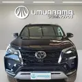 TOYOTA HILUX SW4 2.8 D-4D TURBO DIESEL SRX 7L 4X4 AUTOMÁTICO TOYOTA HILUX SW4 2.8 D-4D TURBO DIESEL SRX 7L 4X4 AUTOMÁTICO