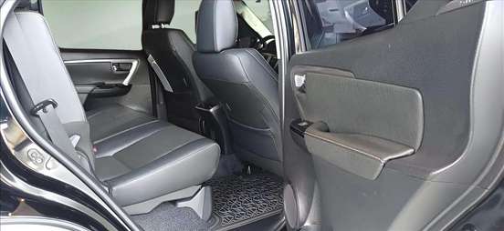 TOYOTA-HILUX SW4-2023