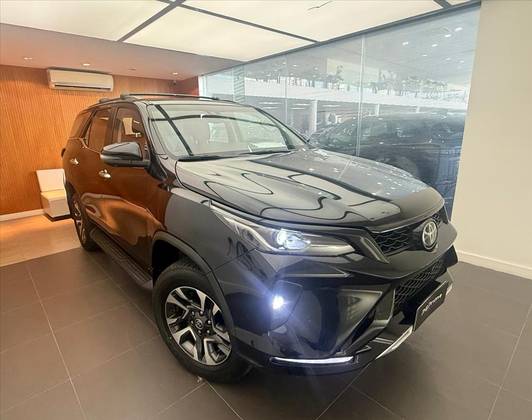 TOYOTA HILUX SW4 2.8 D-4D TURBO DIESEL SRX PLATINUM 4X4 AUTOMÁTICO