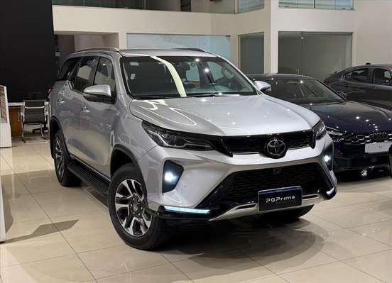 TOYOTA-HILUX SW4-2024