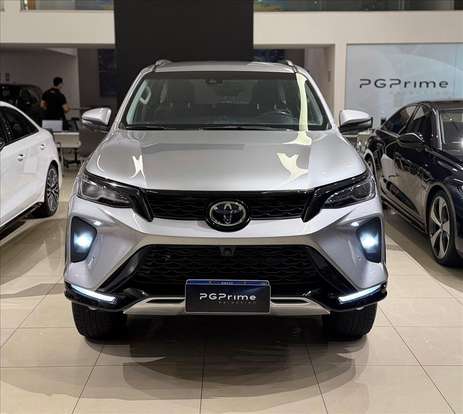 TOYOTA-HILUX SW4-2024