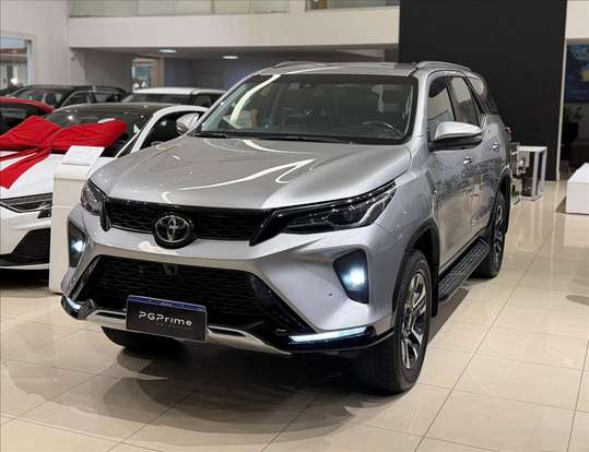TOYOTA-HILUX SW4-2024