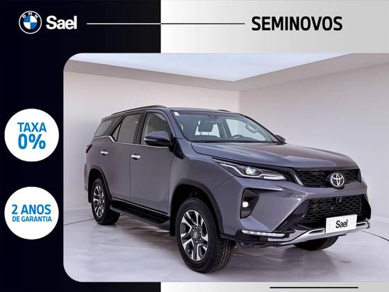 TOYOTA HILUX SW4 2.8 D-4D TURBO DIESEL SRX PLATINUM 7L 4X4 AUTOMÁTICO