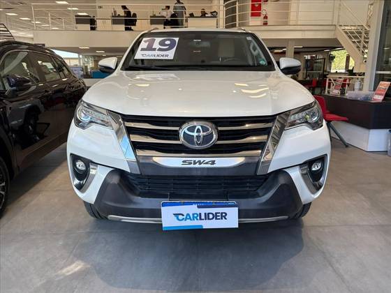 TOYOTA HILUX SW4 2.8 SRX DIAMOND 4X4 7 LUGARES 16V TURBO INTERCOOLER DIESEL 4P AUTOMÁTICO