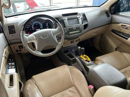 TOYOTA-HILUX SW4-2012