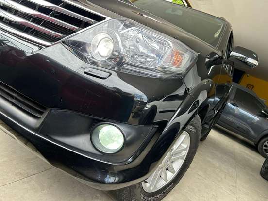 TOYOTA-HILUX SW4-3.0 SRV 4X4 7 LUGARES 16V TURBO INTERCOOLER DIESEL 4P AUTOMÁTICO TOYOTA-HILUX SW4-2012