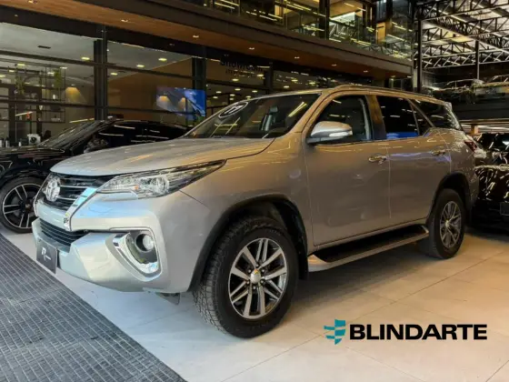 TOYOTA HILUX SW4 4.0 SRX 4X4 7 LUGARES V6 24V GASOLINA 4P AUTOMÁTICO