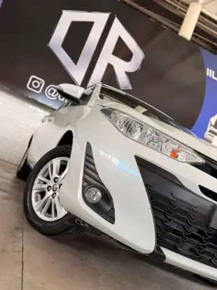 TOYOTA-YARIS-2019