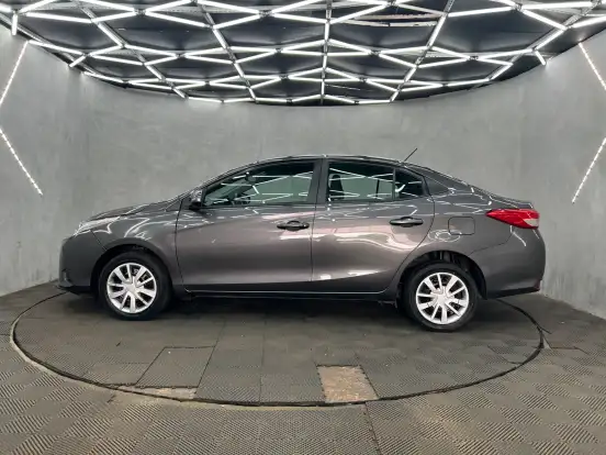 TOYOTA-YARIS-2025