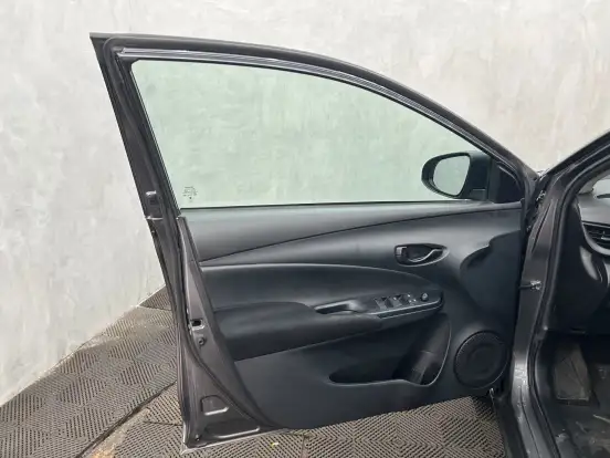 TOYOTA-YARIS-2025