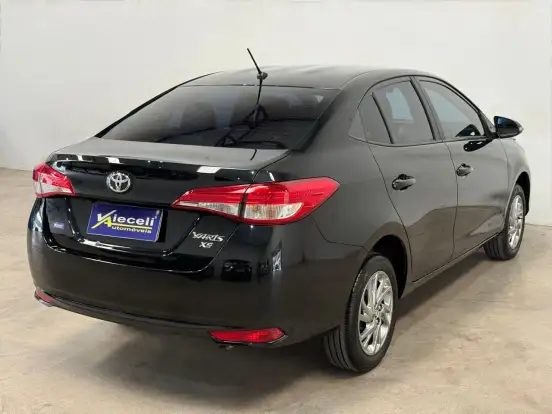 TOYOTA-YARIS-2022