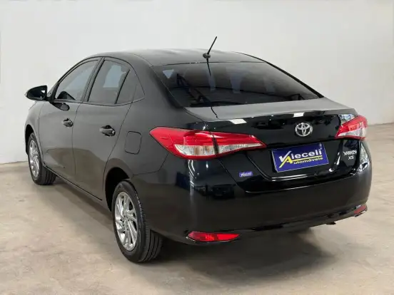 TOYOTA-YARIS-2022