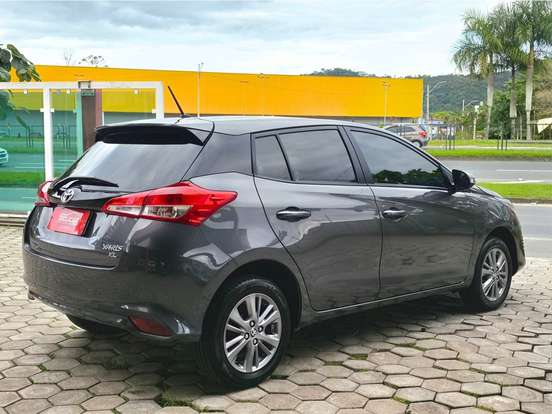 TOYOTA-YARIS-2020