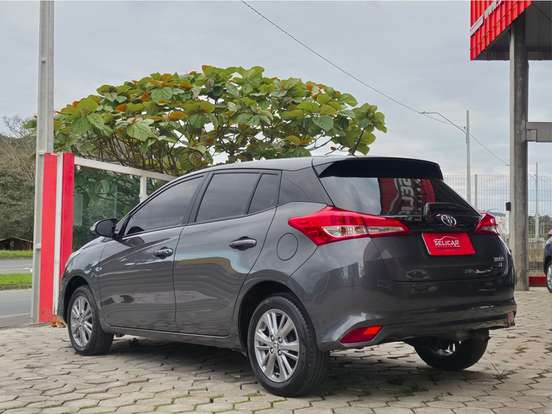 TOYOTA-YARIS-2020
