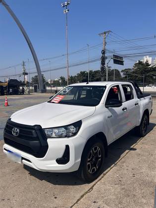 TOYOTA HILUX 2.8 D-4D TURBO DIESEL CD POWER PACK 4X4 MANUAL