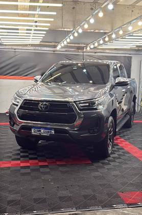 TOYOTA HILUX 2.8 D-4D TURBO DIESEL CD SRX 4X4 AUTOMÁTICO