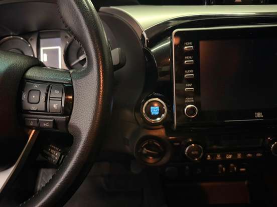 TOYOTA-HILUX-2.8 D-4D TURBO DIESEL CD SRX 4X4 AUTOMÁTICO TOYOTA-HILUX-2020