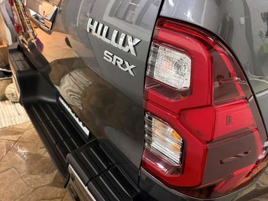 TOYOTA-HILUX-2.8 D-4D TURBO DIESEL CD SRX 4X4 AUTOMÁTICO TOYOTA-HILUX-2020