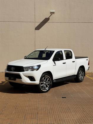 TOYOTA HILUX 2.8 STD 4X4 CD 16V DIESEL 4P MANUAL