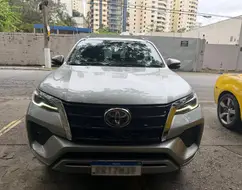TOYOTA HILUX SW4 2.8 D-4D TURBO DIESEL SRX 7L 4X4 AUTOMÁTICO TOYOTA HILUX SW4 2.8 D-4D TURBO DIESEL SRX 7L 4X4 AUTOMÁTICO