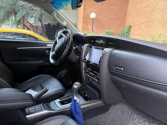 TOYOTA-HILUX SW4-2022