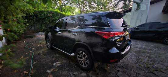 TOYOTA-HILUX SW4-2017