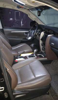TOYOTA-HILUX SW4-2017
