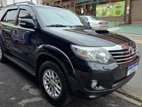 TOYOTA HILUX SW4 3.0 SRV 4X4 7 LUGARES 16V TURBO INTERCOOLER DIESEL 4P AUTOMÁTICO