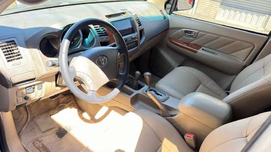 TOYOTA-HILUX SW4-2009