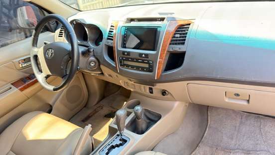 TOYOTA-HILUX SW4-2009