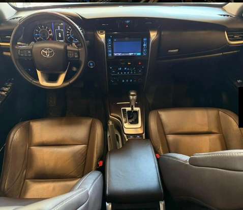 TOYOTA-HILUX SW4-4.0 SRX 4X4 7 LUGARES V6 24V GASOLINA 4P AUTOMÁTICO TOYOTA-HILUX SW4-2017