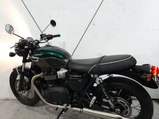 TRIUMPH-BONNEVILLE T100 900 TRIUMPH-BONNEVILLE T100 900-2023