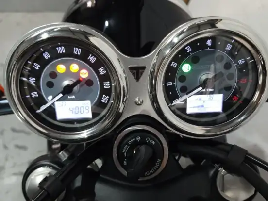 TRIUMPH-BONNEVILLE T100 900 TRIUMPH-BONNEVILLE T100 900-2023