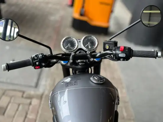 TRIUMPH-BONNEVILLE T120 BLACK 1200 TRIUMPH-BONNEVILLE T120 BLACK 1200-2025