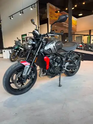 TRIUMPH-TRIDENT 660-2023