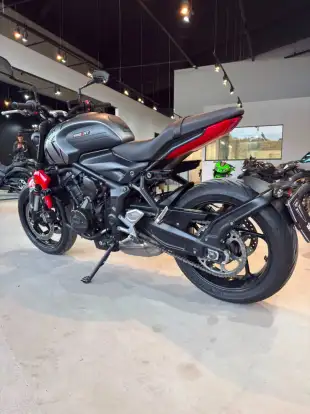 TRIUMPH-TRIDENT 660-2023