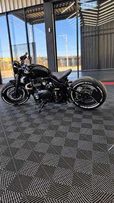 TRIUMPH-BONNEVILLE BOBBER 1200-2021