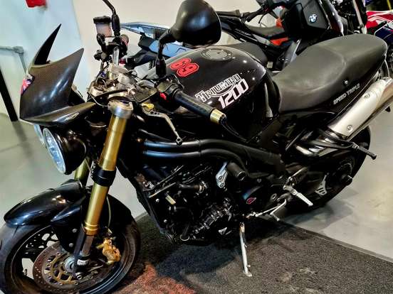 TRIUMPH-SPEED TRIPLE 1050i TRIUMPH-SPEED TRIPLE 1050i-2006