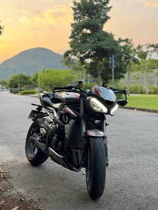 TRIUMPH STREET TRIPLE 765 RS 