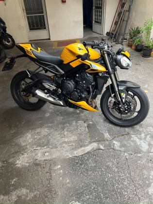 TRIUMPH STREET TRIPLE 765 RS 