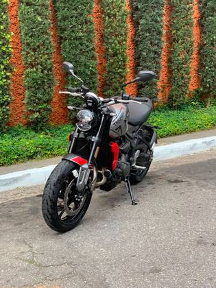 TRIUMPH TRIDENT 660 