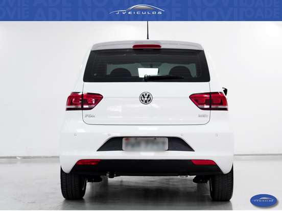 VOLKSWAGEN-FOX-2015
