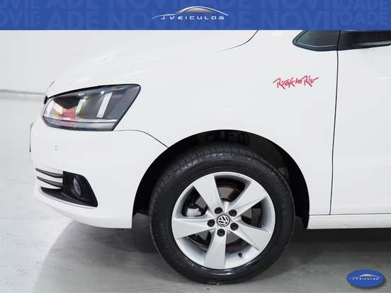 VOLKSWAGEN-FOX-2015