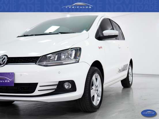 VOLKSWAGEN-FOX-1.6 MI ROCK IN RIO 8V FLEX 4P MANUAL VOLKSWAGEN-FOX-2015