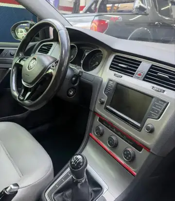 VOLKSWAGEN-GOLF-2017