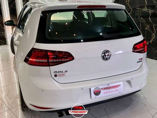 VOLKSWAGEN-GOLF-2015