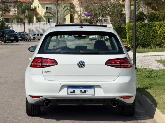 VOLKSWAGEN-GOLF-2017