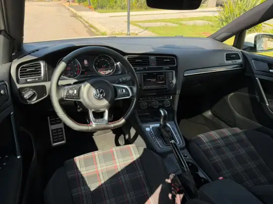 VOLKSWAGEN-GOLF-2017
